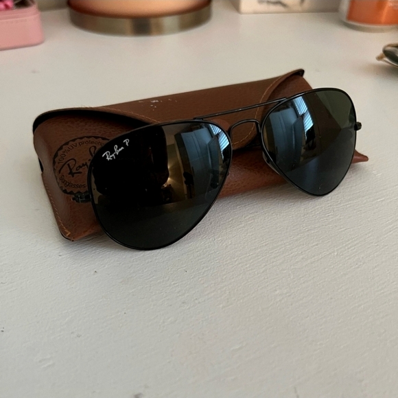 Ray-Ban Accessories - Ray ban Large Aviators RB3025. Black Frame with Green/Black looking Lenses.